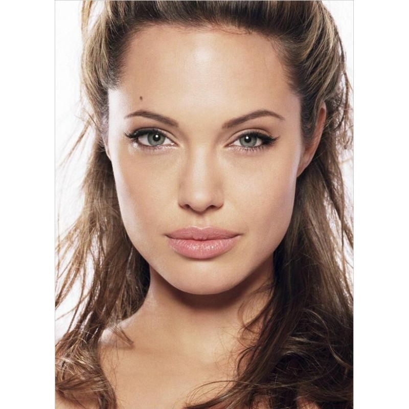 Angelina JOLIE