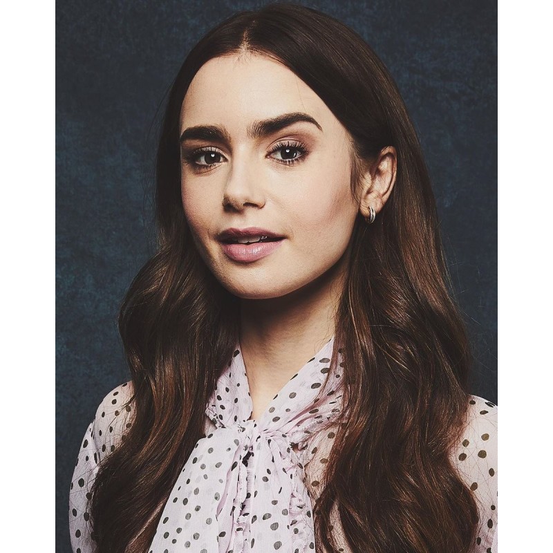 Lily COLLINS