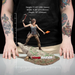 Figurine Tomb Raider de Lara Croft Survivor Era, mesure env.33cm. Produit officiel par Dark Horse.