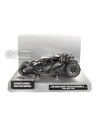 The Dark Knight Trilogy Batmobil - Thumbler with authentic BATMAN movie cape material ( avec socle et bout de cape ) 1/18