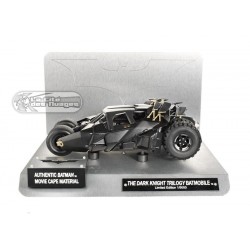 The Dark Knight Trilogy Batmobil - Thumbler with authentic BATMAN movie cape material ( avec socle et bout de cape ) 1/18