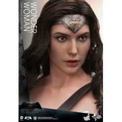 Hot Toys MMS359 Batman v Superman L'Aube de la Justice Wonder Woman Gal Gabot 1/6 Collectible Figurine 29cm