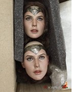 Hot Toys MMS359 Batman v Superman L'Aube de la Justice Wonder Woman Gal Gabot 1/6 Collectible Figurine 29cm