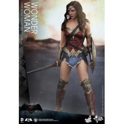 Hot Toys MMS359 Batman v Superman L'Aube de la Justice Wonder Woman Gal Gabot 1/6 Collectible Figurine 29cm