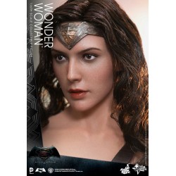 Hot Toys MMS359 Batman v Superman L'Aube de la Justice Wonder Woman Gal Gabot 1/6 Collectible Figurine 29cm