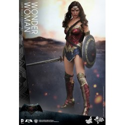 Hot Toys MMS359 Batman v Superman L'Aube de la Justice Wonder Woman Gal Gabot 1/6 Collectible Figurine 29cm