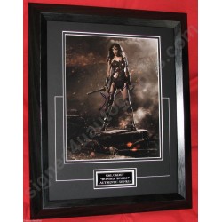 Autographe de Gal GADOT SIGNED "WONDERWOMAN" FRAMED CERT AUTHENTIC BATMAN v SUPERMAN