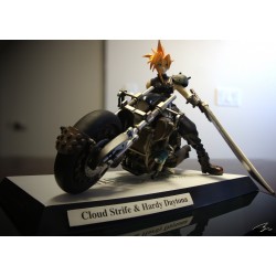 Résine de Final Fantasy VI de Cloud avec sa moto Daytona