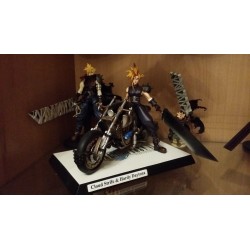 Résine de Final Fantasy VI de Cloud avec sa moto Daytona