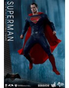 Hot Toys MMS343 Batman v Superman L'Aube de la Justice Superman Henry Cavill 1/6 Collectible Figurine 31cm