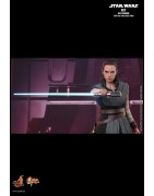Hot Toys MMS446 Star War Episode VIII Les Derniers Jedi Rey ( Daisy Ridley ) Jedi Training 1/6 Collectible Figurine 28cm