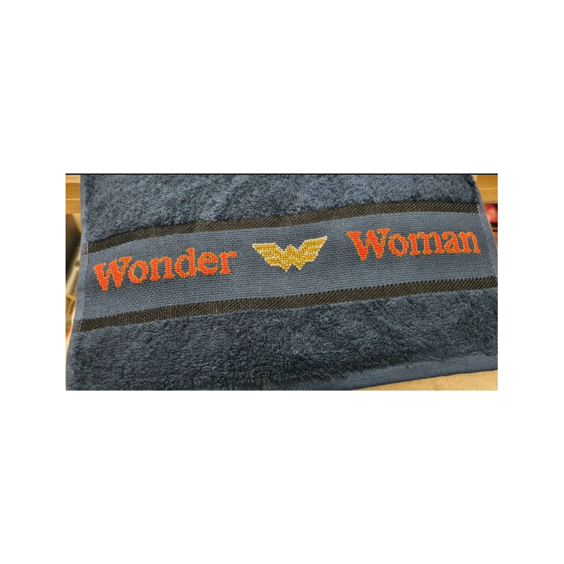 Serviette Wonder Woman en crossstitch fait main