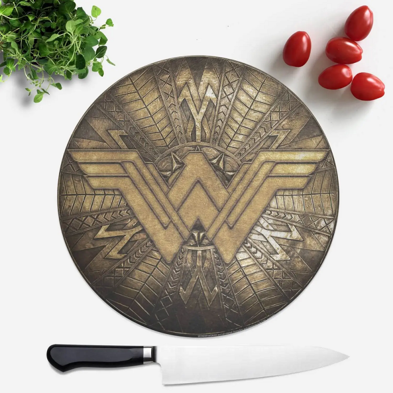 Wonder Woman : Planche à découper au décor du log et bouclier de Wonder Woman Wonder Woman : Planche à découper au décor du log et bouclier de Wonder Woman