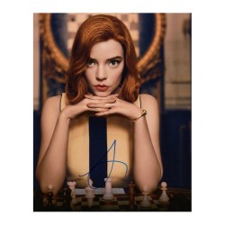 Autographe de Anya TAYLOR-JOY - Jeu de dame - 20x25