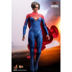 Hot Toys MMS715 The Flash Collectible Action Figurine 1/6 Supergirl 28cm