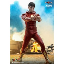 Hot Toys MMS713 The Flash Collectible Action Figurine 1/6 The Flash 30cm